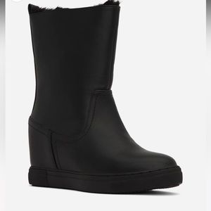 Matt&Nat Laureen black vegan boots size 7